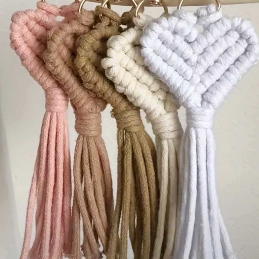 ANTHROPOLOGIE Macrame Heart Bag Charm Keychain Bohemian Purse Jewelry NEW NWT - Picture 4 of 8